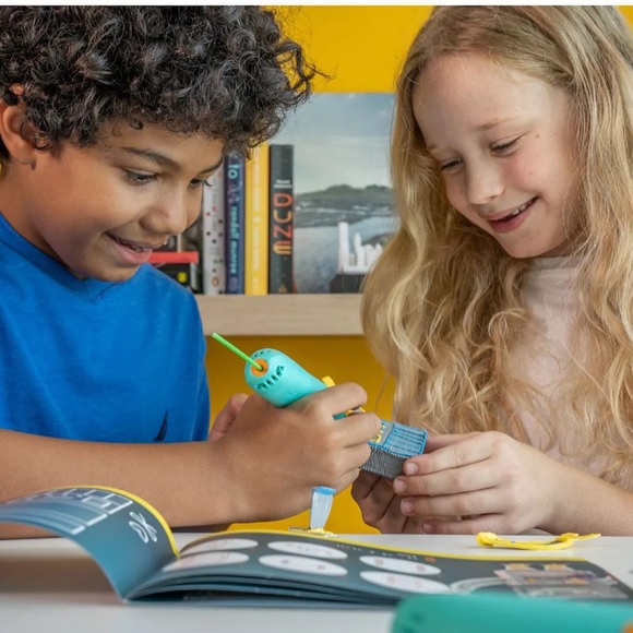 3Doodler Start+ Essentials Pen Set + Additional Supplies & Case - Picture 3 of 7